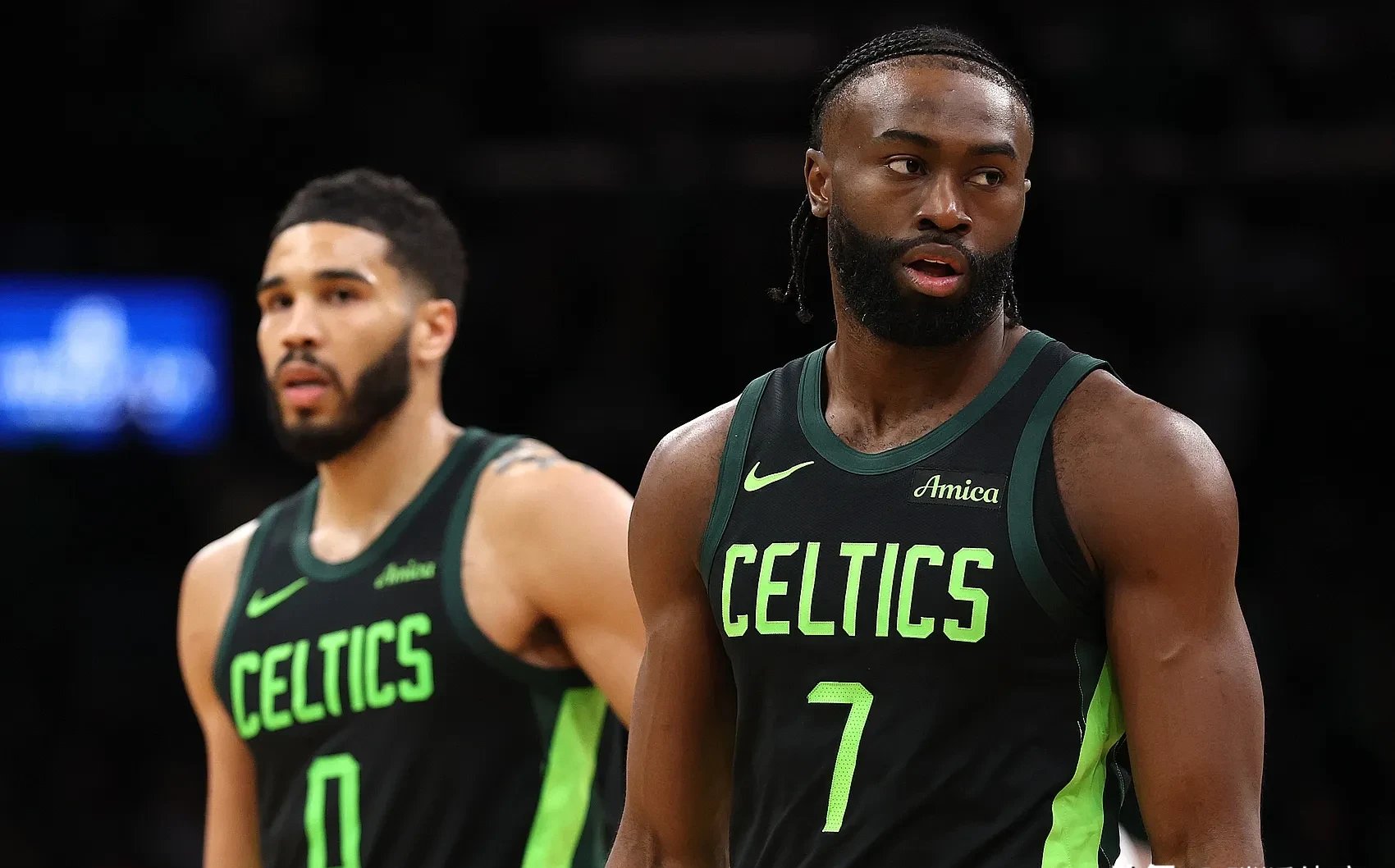 爱游戏体育登录入口东契奇重返赛场，出色防守首场状态出色，美国队观众沸腾！赢得满堂喝彩的简单介绍