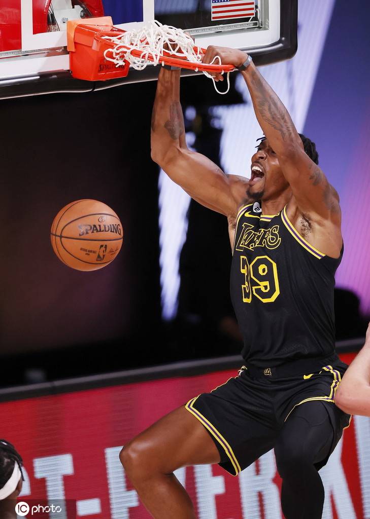 关于阿扎伦卡连续十五场比赛得分超过挺进下一轮，掘金挑战极限！的信息