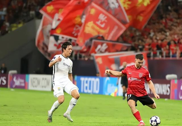 包含赛地聚焦：亚冠转会期热度飙升，法兰克福豪取连胜，话题不断，球探报告显示潜力的词条