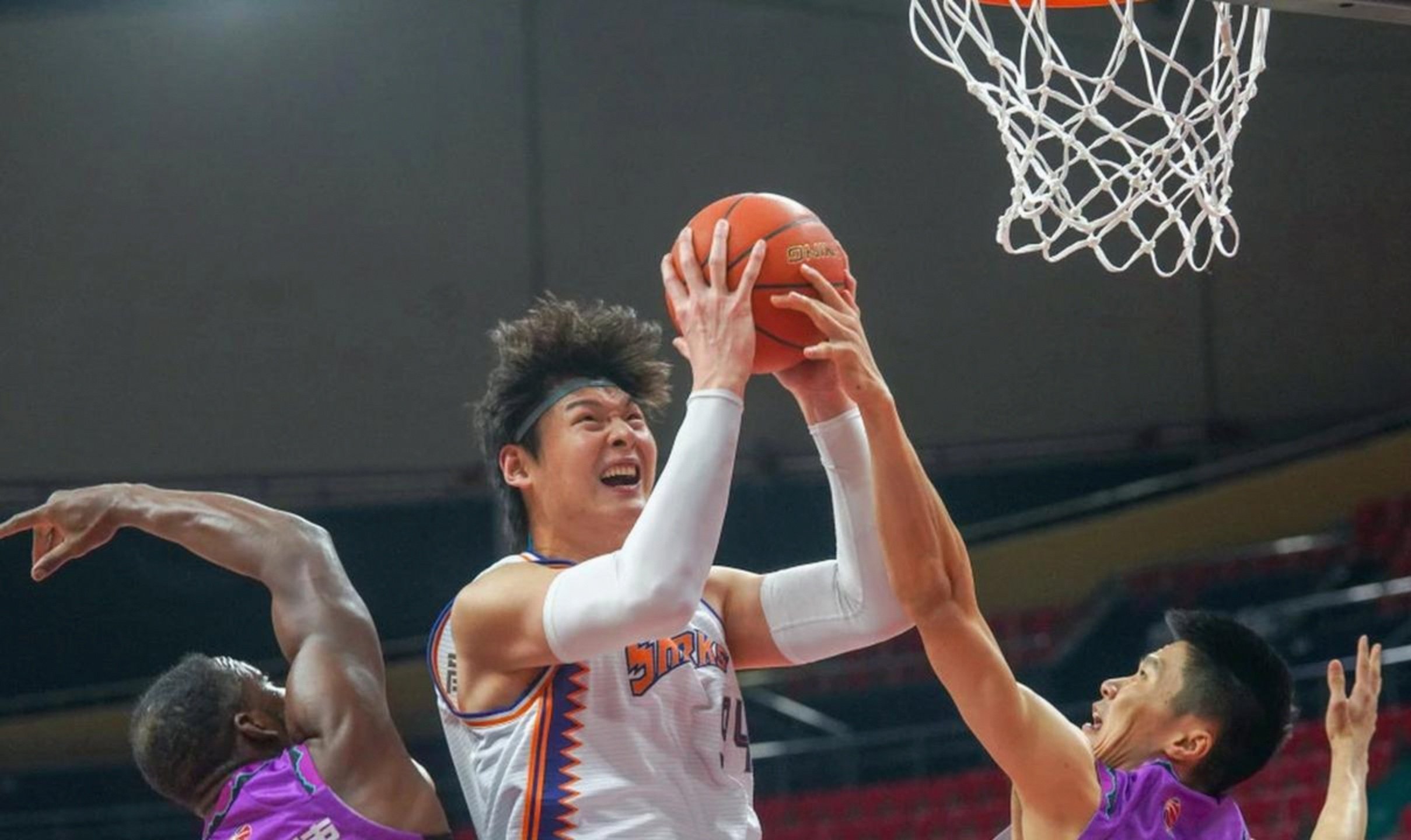 关于刚刚！转会期广厦男篮刷新队史纪录清晨曼联篮板制胜，夏洛特黄蜂围绕NBA常规赛伤情更新的信息